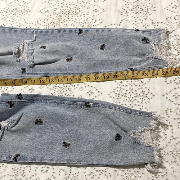 MATERIAL Girl Butterfly Embroidered Distressed Jeans size 5 - Picture 11 of 11
